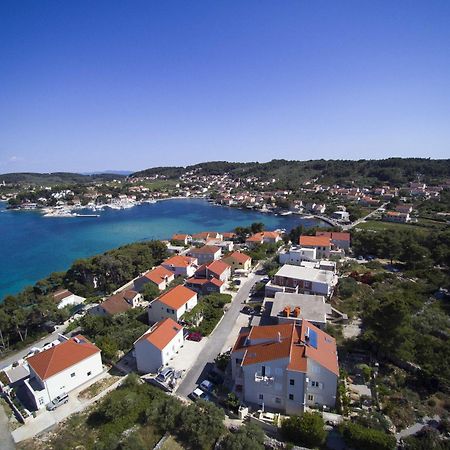 Apartments Villa Olea ルンバルダ エクステリア 写真